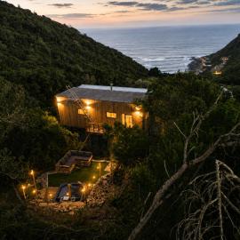 Vic Bay Hideaway - Forest Ocean Views & Hot tub