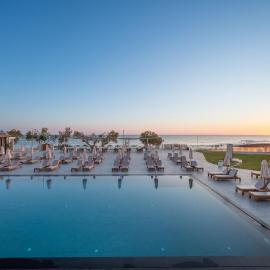 Oya Beach Resort, מלון בהרסוניסוס