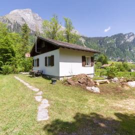 Private 2BR Mountain House near Lake with Garden, hôtel à Glarus