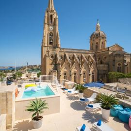 The White Knight Premium Boutique Hotel, מלון בGħajnsielem