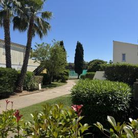 Studio climatisé avec piscine, tennis et parking gratuit