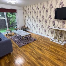 Erskine - House - Sleeps 4 - Parking - River Side