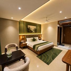HOTEL SWIMMING POOL LUXUARY NRB ,Puri , Near Seabeach And Jagannath Temple , Fully Air Condationed Rooms ,Wifi , Lift , Restaurant With Parking , Near Hote The SB Palace Inn , BEST HOTEL IN PURI BEACH, hotel di Puri