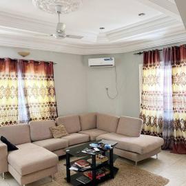 Serene home in SeneGambia, hotel a Serekunda