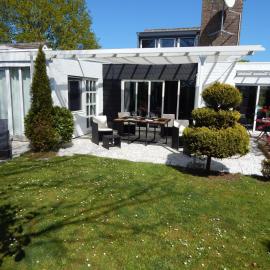 Wunderschoenes-freistehendes-Ferienhaus-an-der-See-Sauna-Strand-Yachthafen-WLAN