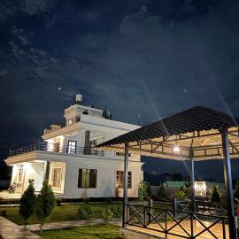 Green Paradise 2BHK Villa with a Pool, hotel u gradu 'Rishīkesh'