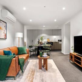 Dockslands 2 Bed Apt Comfortable FamilyFriendly Pool Gym Free Parking