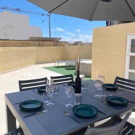 Brand New Designer Townhouse - Views and Roof Terrace, hotel v destinaci Xewkija