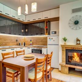 2BD Forest Retreat with Fireplace and Private Terrace by Flаt Mаnаger