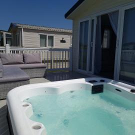 Rosie Luxury Hot Tub Caravan - theluxurycaravan - GV110 Grange Leisure Park, hotel in Mablethorpe