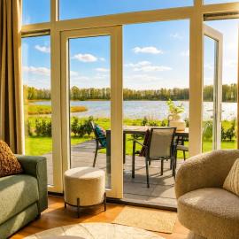 Luxe chalet aan het meer in Zeeland 4 pers VP108