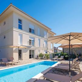1 bedroom apartment with pool and garage in Villa Marealto