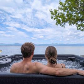 Chalet Loft #4 Waterfront with Spa, Fireplace and Wifi、Cap-Saint-Ignaceのホテル