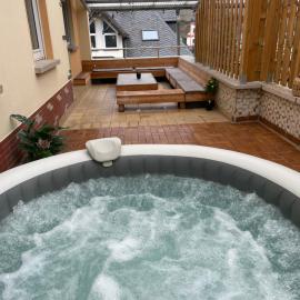 Wellness Haus in Zell, 3 komplette Wohnungen, Moselblick, Sauna, Whirlpool, 3 Balkone, Grill