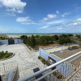 Luxury Seaside Villa with Pool in Novkhani – hotel w mieście Sumgait