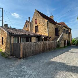 Corps de ferme rénové à 10 min de Sarlat, hotel in Carsac-Aillac