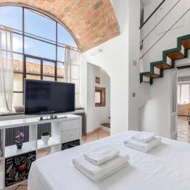 250m to Center and Station an amazing Loft with Wi-Fi and AC