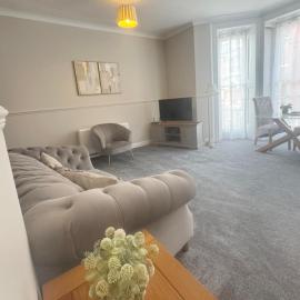 Elegant Victorian Apartment Near Vaillant Live