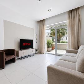 Spinola Bay 2 BR Apartment w Jacuzzi & Sea View