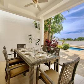 Gorgeous Beach house 3BD Pool and BBQ, hotel a Punta Blanca