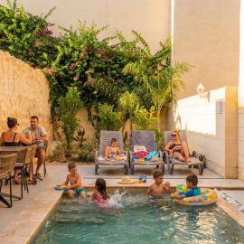 Mosta Stays by Zzzing, hotelli kohteessa Mosta