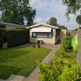 Cozy chalet in Opmeer near Amsterdam and Beach, Hotel in Opmeer