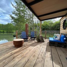 Lincoln Luxury Bespoke Fishing pod-Woodlands Fisheries, hotel in Spilsby