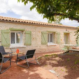 Gite Le Romarin, hôtel à Courçon