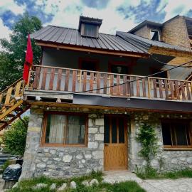 Shpia e Mikut Guesthouse