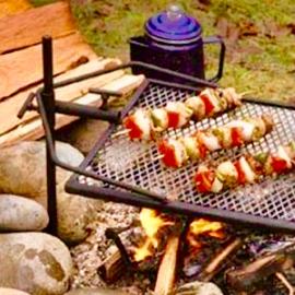 Camp Squid Off The Grid, hotel in Benzonia