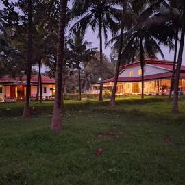 Farm Retreat by TastyTek, hotel u gradu 'Pollāchi'