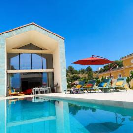 Luxury Villa Galaxy Beach 12min walk 15m pool, hotel in Calpe