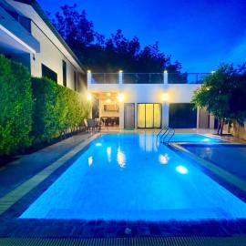 Ao Nang Private Rooftop Pool Villa 4BR l 8-10 Guests, Hotel in Ao Nang 