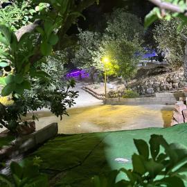 شقة مفروشة مع مزرعة خاصة, hotel a Ajloun