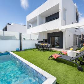 Villa Piscina Aquecida 3 Suítes 10 Hóspedes, hôtel à Fernão Ferro