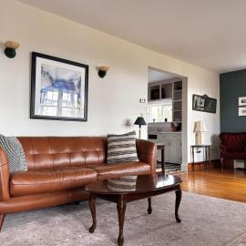 Glaucous Manor | Lake Views Basecamp, Heart of Baddeck, hotel in Baddeck