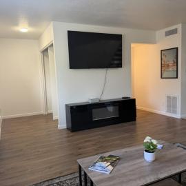 Old Town Art Stay • 3BR Sleeps 10 • Pool, hotel in Scottsdale