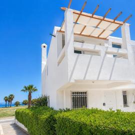 Rafina Blue Horizon Maisonette with Garden by ΜΡS, hotel a Rafina