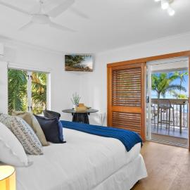 Absolute Beachfront Studio with Pool and Ocean Views