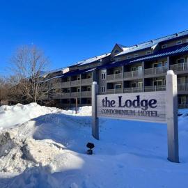 King Bed Studio at Loon Mtn with Pool and Hot Tub