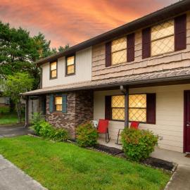 Hearthstone Lodge Family Pet Friendly Home