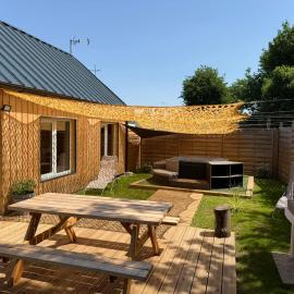 Maison en bois 2 avec SPA et climatisation、Marzanのホテル