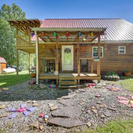 Family Cabin! Close to Greenbrier River & Snowshoe