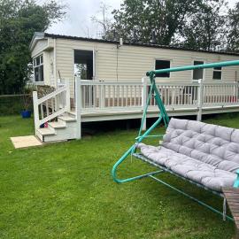 Strongate Orchard Farm stay Bridport Dorset- Jurassic Coast 10 min drive, מלון בNetherbury
