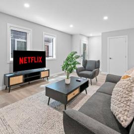 5BR Townhouse | 4 Ensuites | Near UofA, Whyte & DT