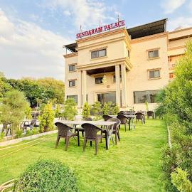 HOTEL SUNDARAM PALACE UJJAIN By VILAASITAA, hotelli kohteessa Sānwer