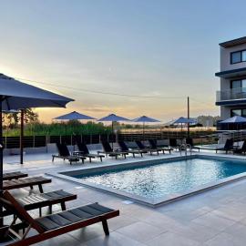 Calma Luxury Suites, hotel in Paralia Dionysiou