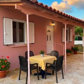ST-Home, hotel v mestu Loutsa