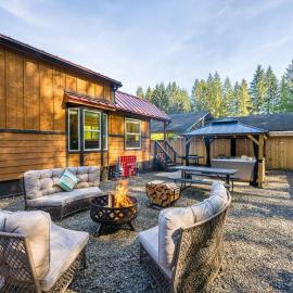 New Luxury Tiny home with Covered hot tub and fire pit, hotell sihtkohas Forks