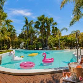 Villa Tropical, Piscina, Bar, BBQ, Aire acondicionado, 16 personas, hotel in Valencia